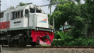 Kereta Api PENATARAN Lokomotif CC 201 77 03 JPL 247 Bago Tulungagung