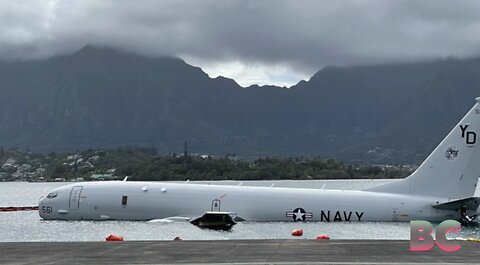 US Navy removes fuel from plane that overshot Hawaii runway