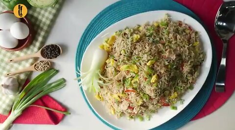 easy,delicious resturant style chicken fried rice.