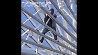 **BREAKING** Man on Ferris wheel in Santa Monica claims to have a bomb