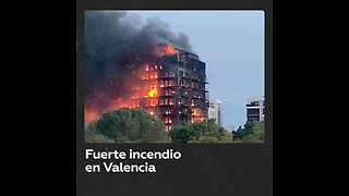 Varias personas heridas y atrapadas en edificio de Valencia tras fuerte incendio