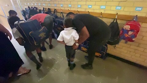SOUTH AFRICA - Cape Town - First day of school for Grade 1, Goodwood Park Primary school(Video) (PjY)