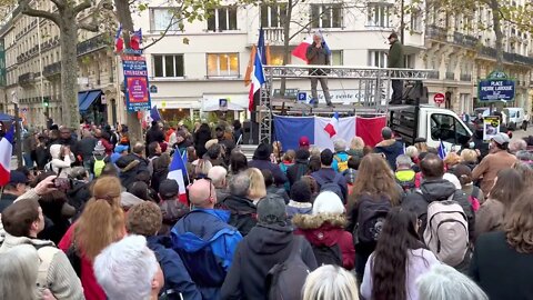 Marc Doyer prend la parole lors du cortège national pour la paix et la liberté - 19/11/2022 à Paris