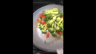 Broccoli with bell pepper sauté vegan