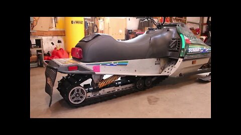 CANADIAN TANK REVIVAL... I mean 1994 F chassis Ski-doo Summit revival. 583 electrical problems.