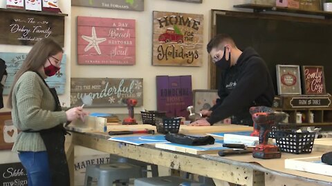 Couples in Northeast Wisconsin celebrate Valentine's Day; local chocolate shop says sales are up