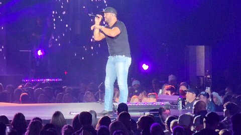 Luke Bryan - Light it Up/Strip it Down 10-13-2023 Green Bay