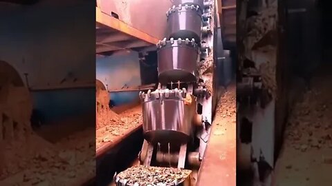 removing garbage and soil and stone from this amazing machine