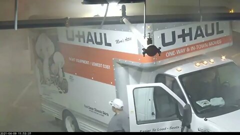 Uhaul Garage Disaster 🚚 #shorts #dashcams #baddrivers #fails