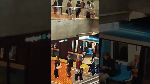 Staggering Montréal metro #viralvideo #montreal #trainjourney