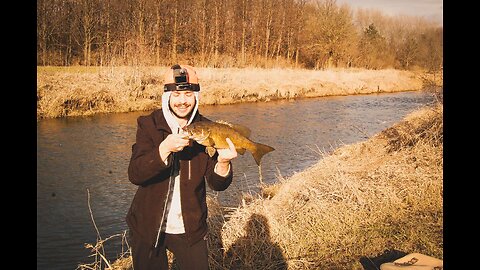 Winter Smallmouth Bass Fishing!🎣