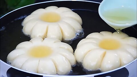 No mold needed, just use a glass and a knife! Soft and delicious floral donut recipe