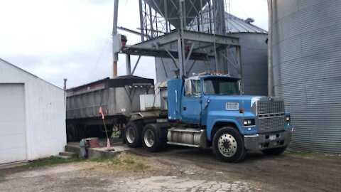 Loading Corn into Semi pt 3