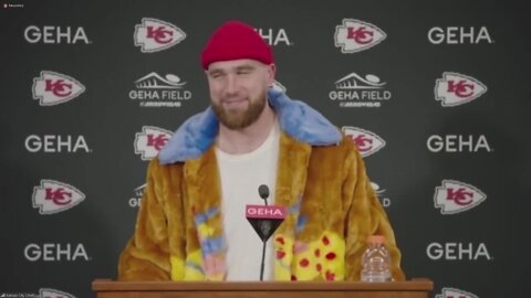 Donna Kelce hops on postgame press conference to surprise son Travis Kelce