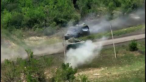 Ukrainian M2 Bradley Destroys Russian BTR-82A at close range combat