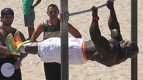Kali Muscle Hanging at Muscle Beach #2