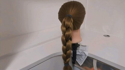 This 4 strand ponytail is the first hairstyle in 21 years, simple and beautiful