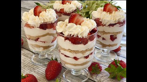 No Bake Strawberry Dessert Cup