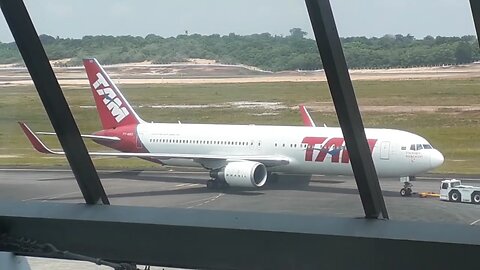 Pushback-Boeing 767-300ER PT-MSO