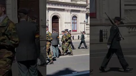 Armed soldiers stand at each corner of the cenotaph #horseguardsparade