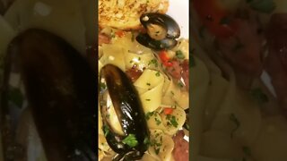 Spicy Garlic mussels With andouille sausage Pasta￼