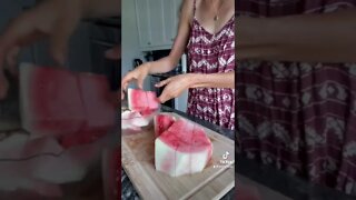 Making watermelon juice💧