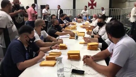 Urnas abertas Vai começar a contagem dos votos apesar da eleição ter sido suspensa - Eleição Vasco