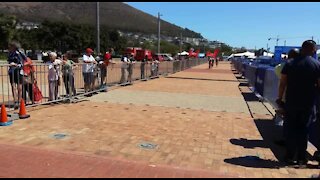 SOUTH AFRICA - Cape Town - Discovery World Cup Triathlon (Video) (vnK)