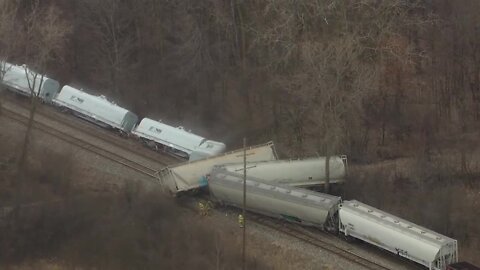 Train derails in Van Buren Township