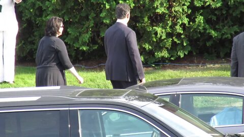 Senator Santorum arrives at the st Anselm forum