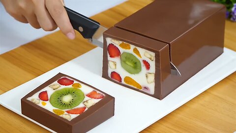 Do you have milk, chocolate and fruits! Make this incredibly delicious dessert