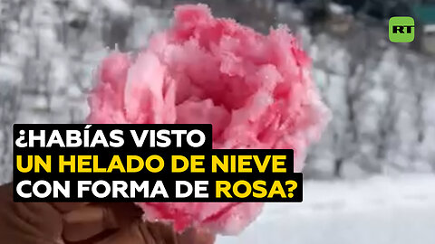 Una vlogger se vuelve viral por hacer un ‘helado’ de nieve con forma de rosa