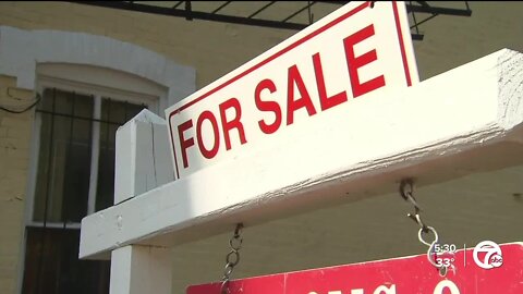 How to navigate the housing market amid increasing interest rates, home costs