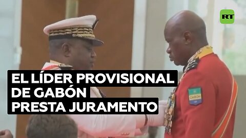 El líder provisional de Gabón presta juramento como presidente en transición
