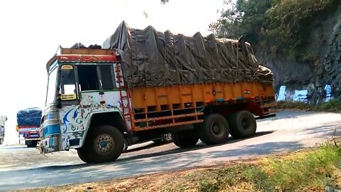 Heavy load lorry turn on Ghat Section with Under Power Trucks