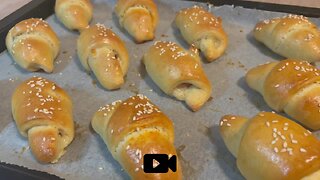 Fluffy Sausage Rolls / Αφράτα Λουκανικοπιτάκια