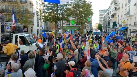 Manifestation au départ du Palais Royal à Paris le 17 Septembre 2022 - Oliv Oliv prend la parole