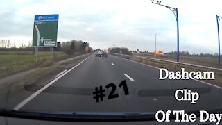 Dashcam Clip Of The Day #21 - World Dashcam - Driver Drives into ditch