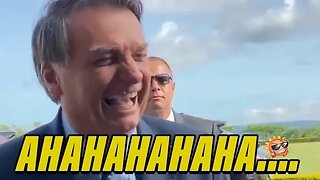 Bolsonaro fala da ESQUER, mostra PIADA no celular e ainda é CUPIDO de um noivado!