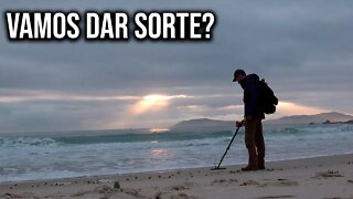 Vamos procurar OURO na praia? Testamos um detector de metais!