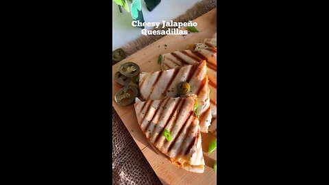 Cheesy Jalapeño Quesadillas | #cheesyquesadilla #quesadillas #quesadilla #tortillawrap #lunchideas