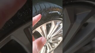não use "pretinho" no pneu ... só junta detritos e resseca os pneus diminuem vida útil 😪💸💸🤦🏼