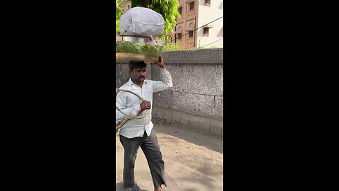 Hard Working uncle selling Khasta (खस्ता) in Lucknow