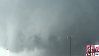 Massive twister caught on camera in Iowa