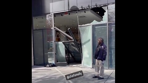 Thugs Drive Vehicle Through The Front Of Lululemon In Oakland Just To Steal Two Pairs Of Yoga Pants