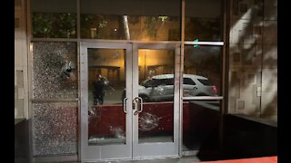 Protesters smash doors at Oakland PD headquarters, set courthouse on fire
