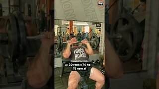 TREINO DE TRÍCEPS PESADO COM 70 KG NA BARRA W NA ACADEMIA ! #bodybuilder #maromba #musculação#shorts