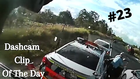 Dashcam Clip Of The Day #23 - World Dashcam - 9 Car Pileup On M7 After Police Park Wrong