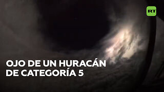 Captan un video desde el ojo de un huracán de categoría 5 lleno de relámpagos en el Atlántico