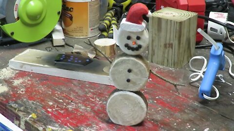 DIY crafty wooden snowman